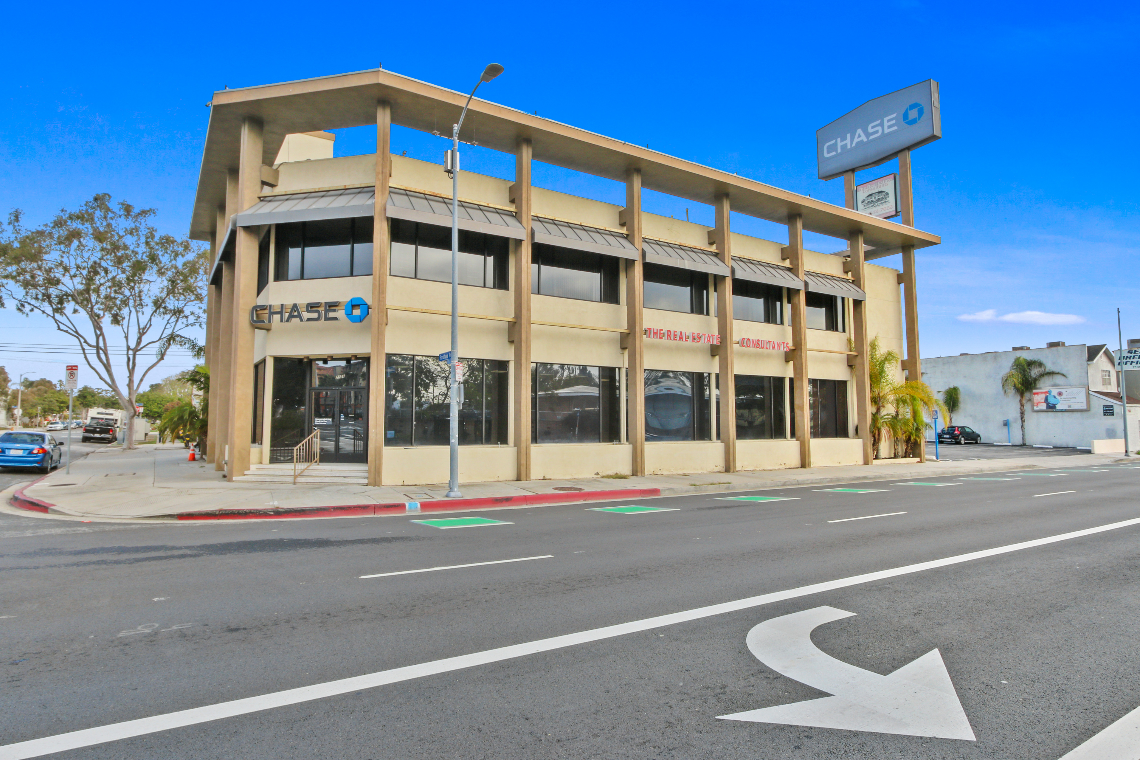 For Sale or Lease – High Identity Multi-Tenant Office Minutes from LAX and LMU